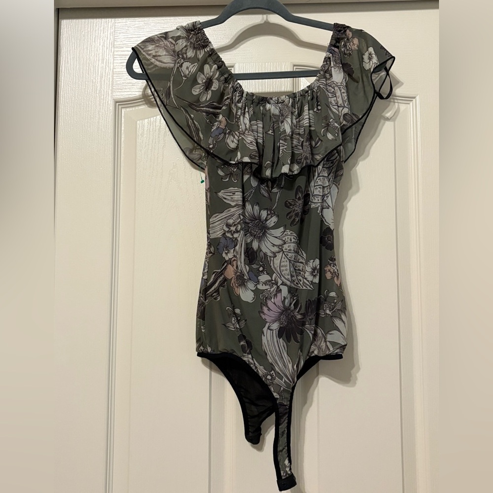 bebe Floral Ruffle Bodysuit - Picture 2 of 3